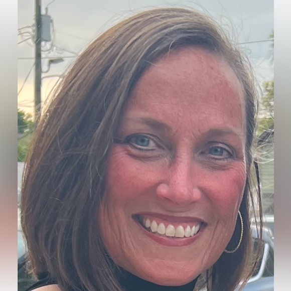 Meet your Posher, Beth - Picture 1 of 4